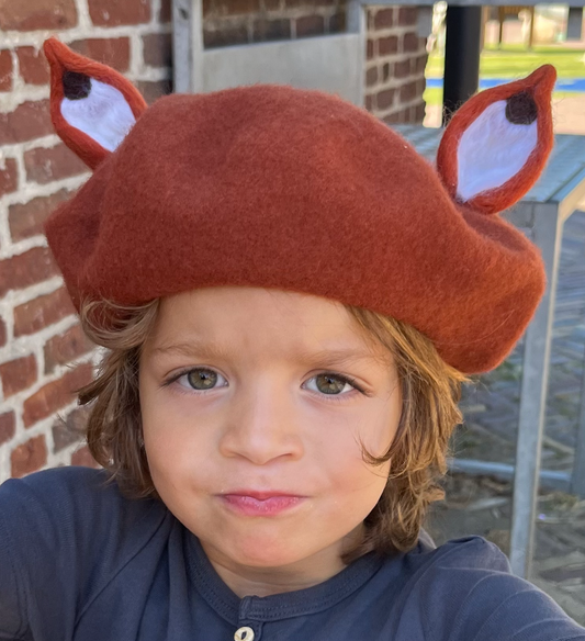 Handgemaakte Peuter Baret van wolvilt. Comme deux Enfants