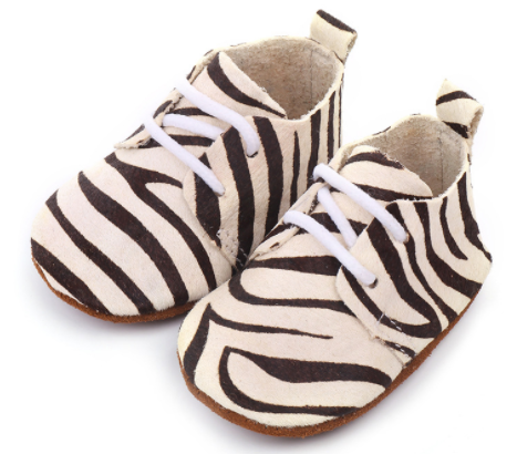 Leren babyschoentjes met print Comme deux Enfants