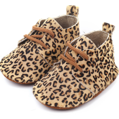 Leren babyschoentjes met print Comme deux Enfants