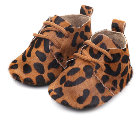 Leren babyschoentjes met print Comme deux Enfants