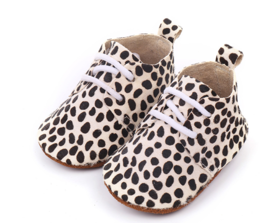 Leren babyschoentjes met print Comme deux Enfants