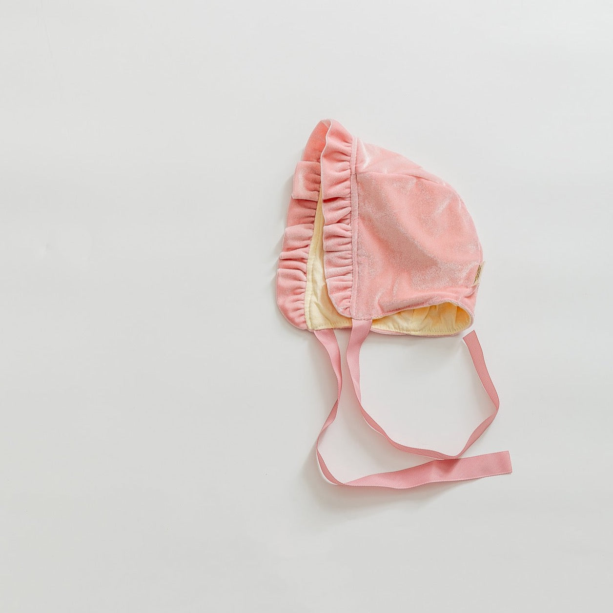 New born Velvet Baby Mutsje Comme deux Enfants